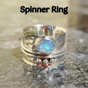 BNWT- S/S Opal “Spinner Ring”. Size 8. “B”